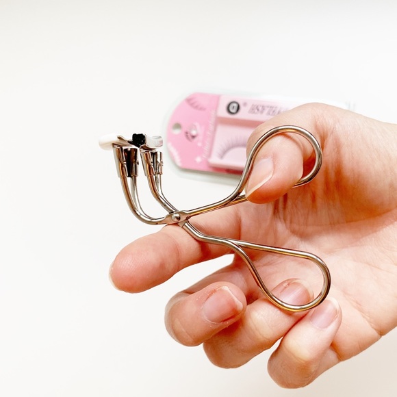 Shu Uemura S Eyelash Curler + False Eyelashes Pack - Picture 4 of 5